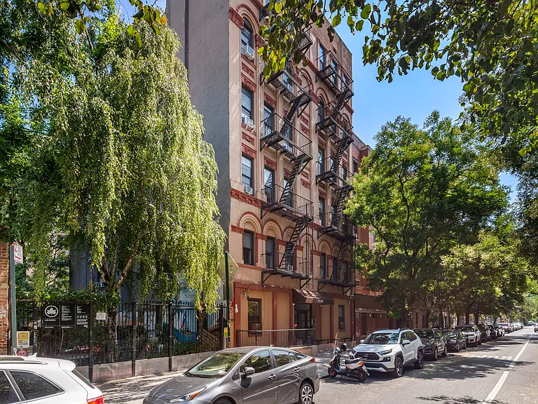 223 E 3rd St #1A — Photo 1