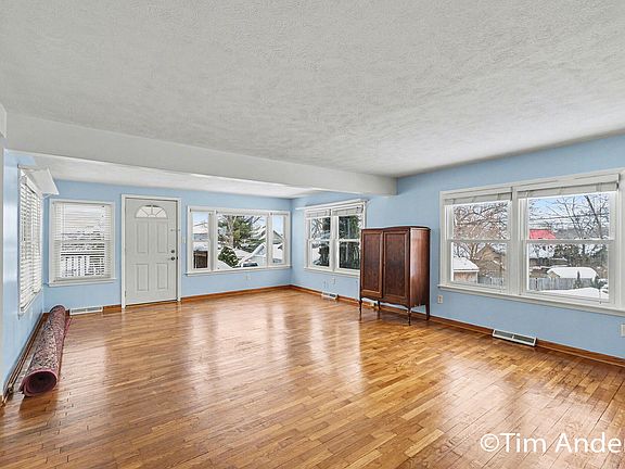 4th image of 6773 Elmview Ave NE