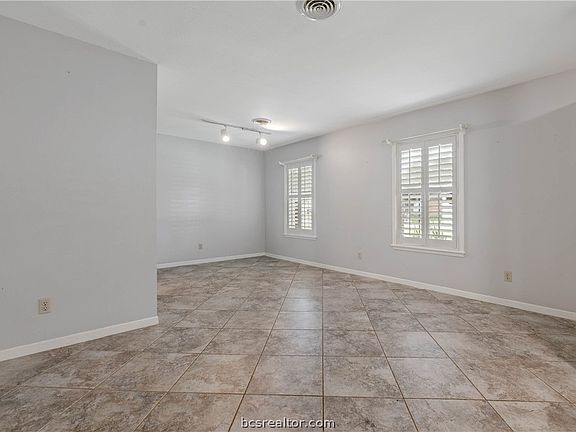 5th image of 1400 Village Dr