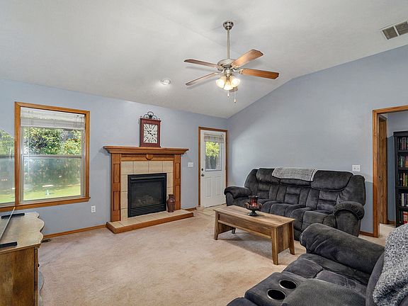 715 N Franklin Ave-13