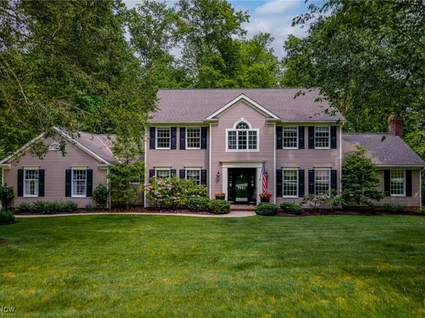 7031 Jonathan Dr, Hudson, OH 44236