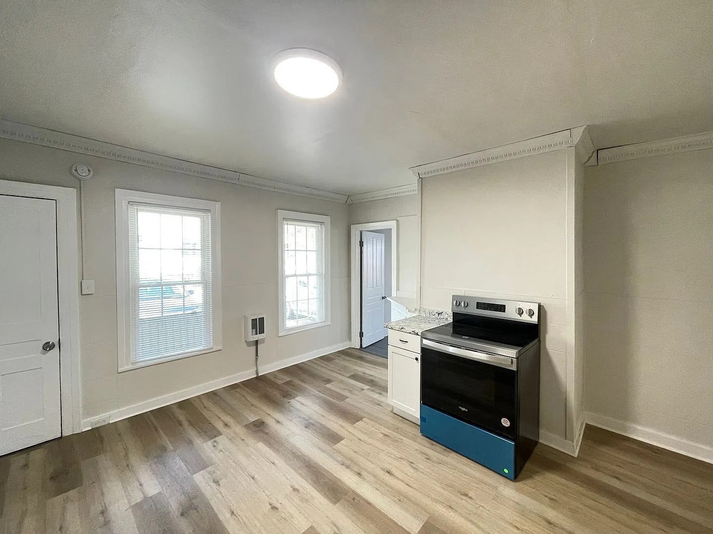 2 bed, 1.0 bath, 738 sqft, $1,995 — Photo 4