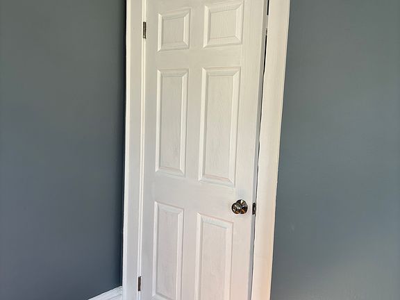 4th image of 53 N 22nd St Fl 2