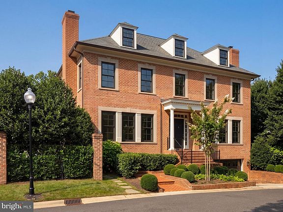3rd image of 4841 Kemble Pl NW
