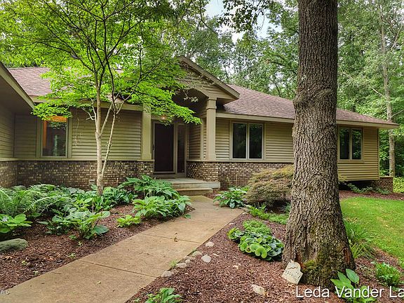 2nd image of 5847 Rolling Highlands Dr NE