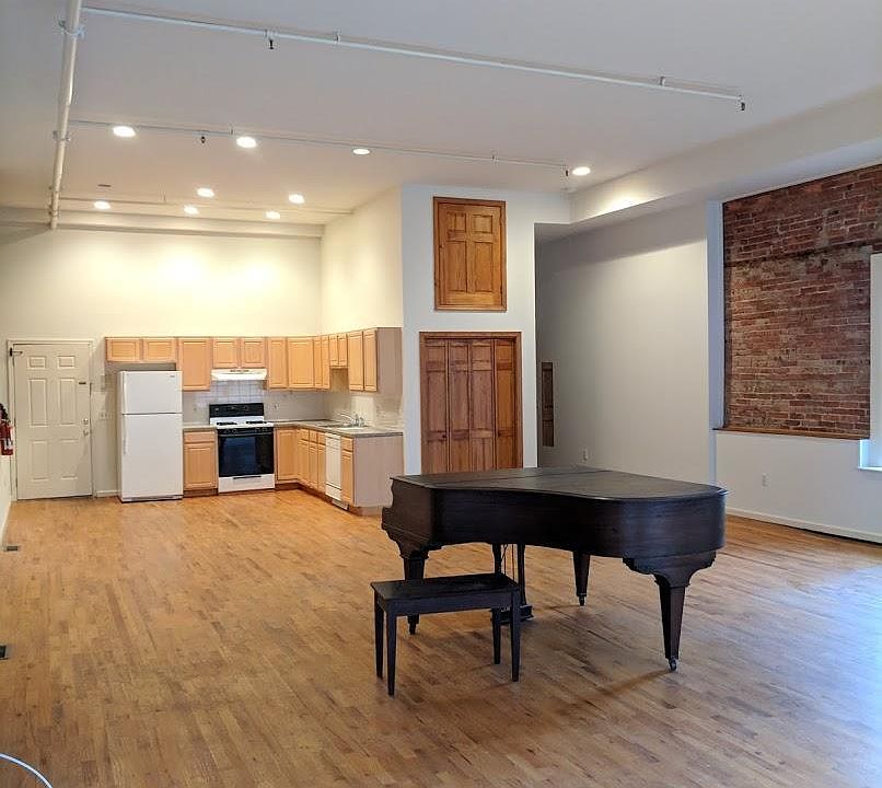 2nd image of 162 Main St APT 4