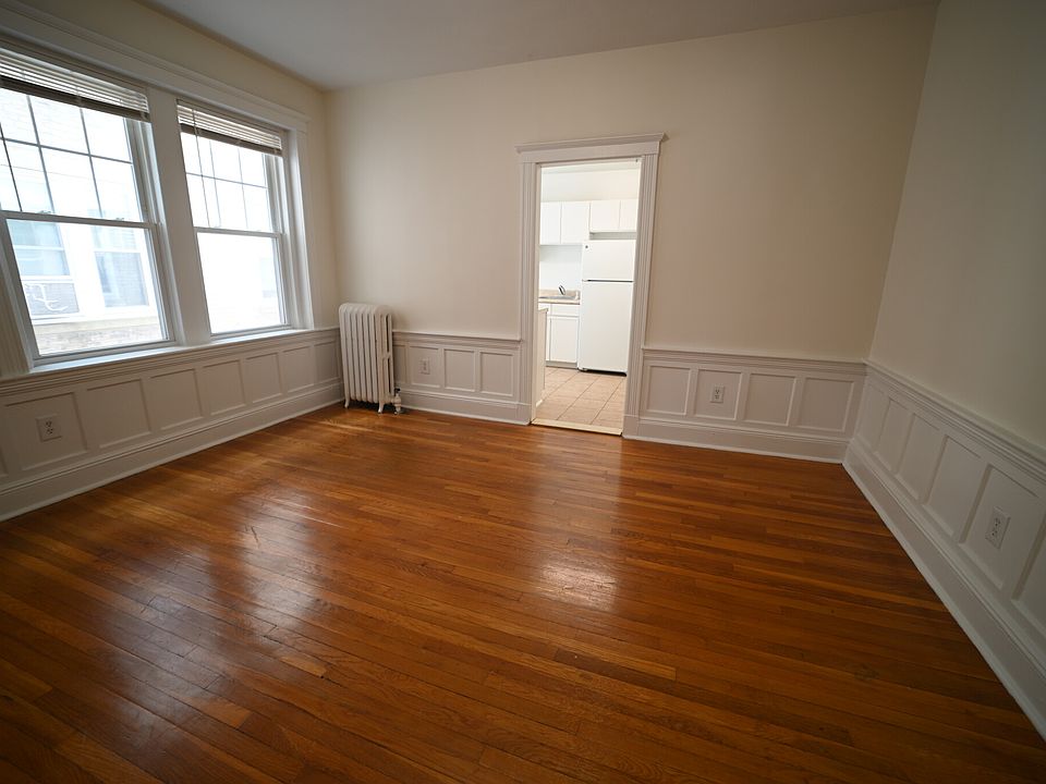 1st image of 115 Kilsyth Rd APT 2
