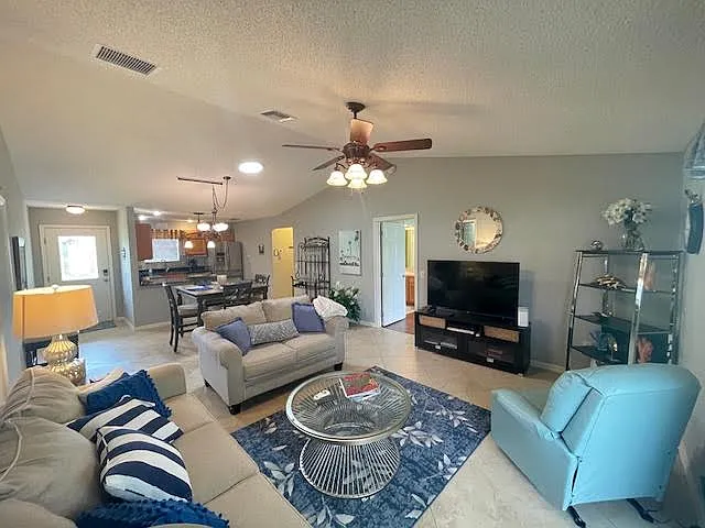 2305 Judson St — Photo 4