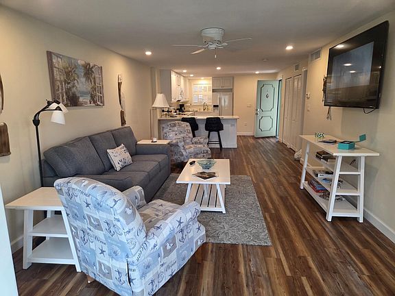 5th image of 5111 SE Miles Grant Rd APT 104
