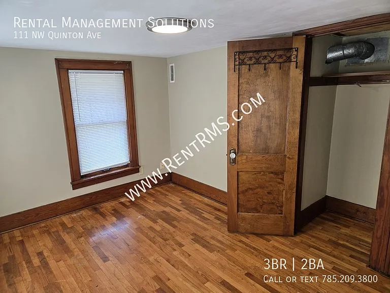111 NW Quinton Ave — Photo 12