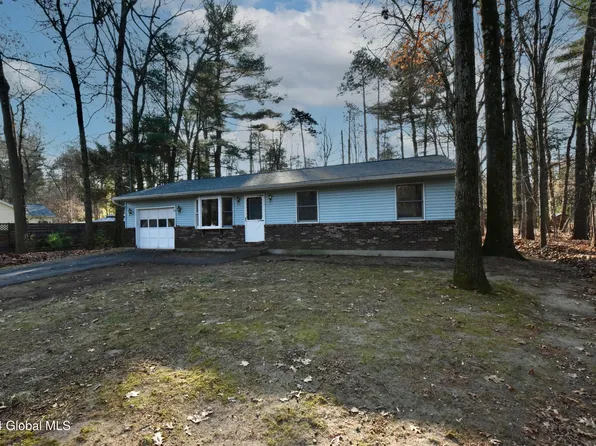 27 Collamer Drive, Malta, NY 12020