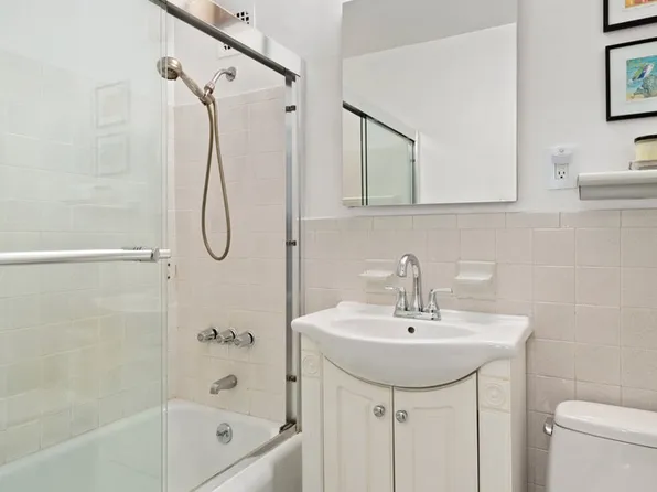 251 East 51st Street image 7 of 8