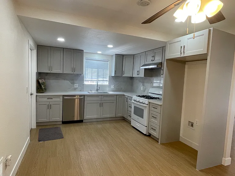 5811 Marshall Dr — Photo 6