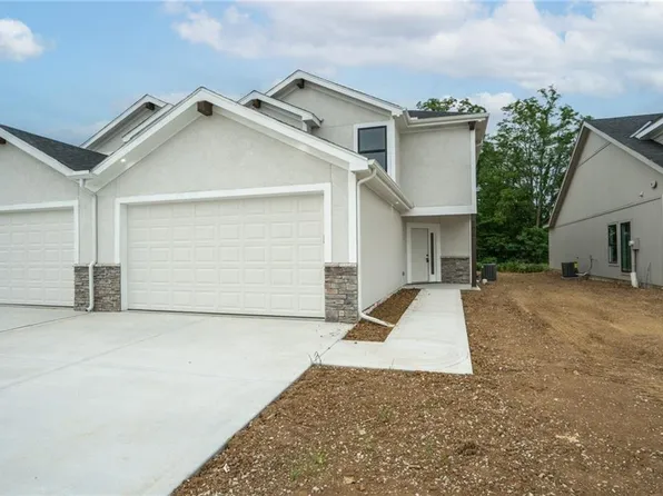 705 Ridge Dr, Smithville, MO 64089