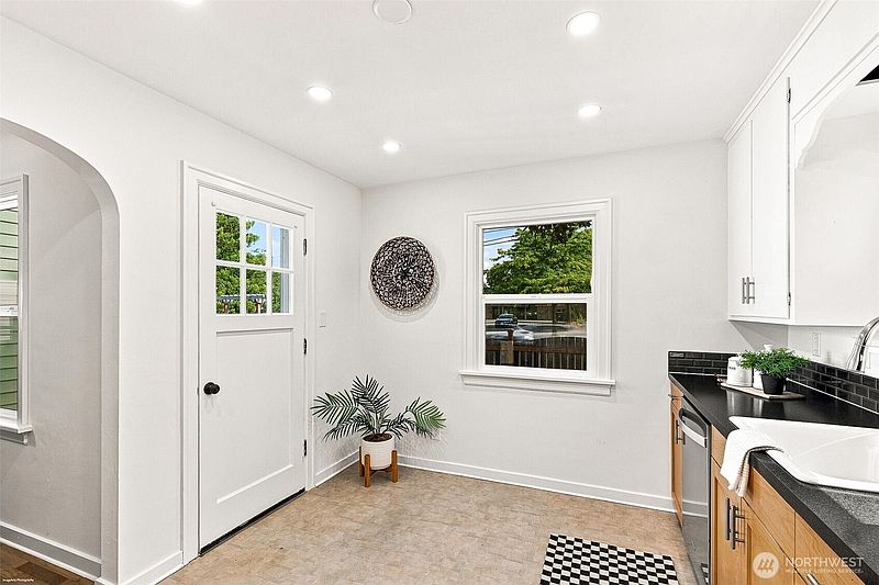 3rd image of 3029 Northwest Avenue