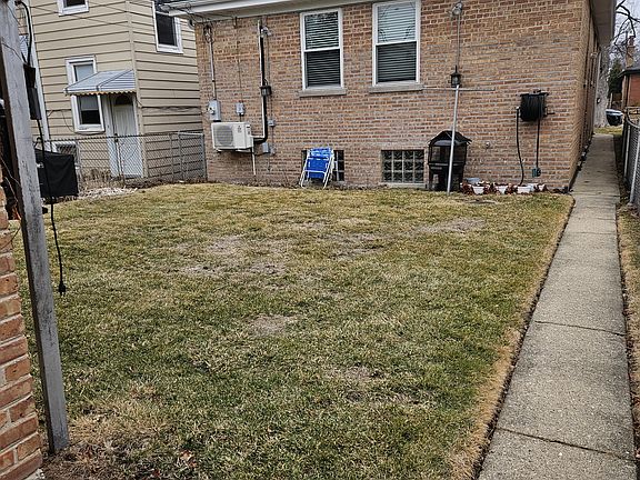 2nd image of 5852 N Melvina Ave