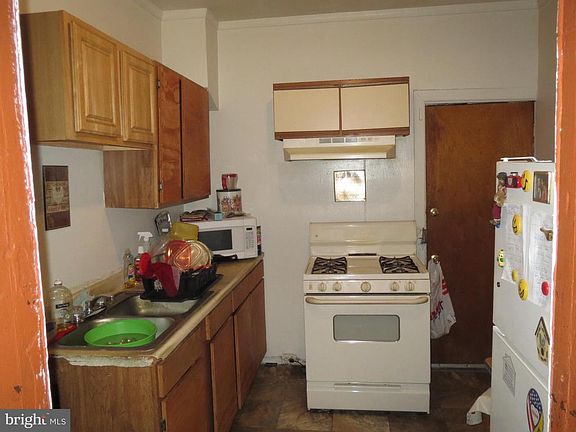 3rd image of 1224 W Oakdale St