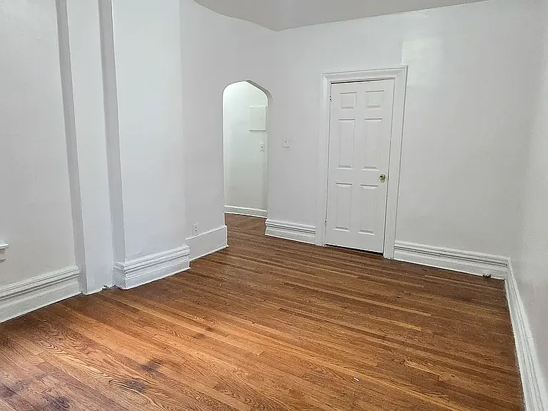 2403 Hoffman St #7 — Photo 6