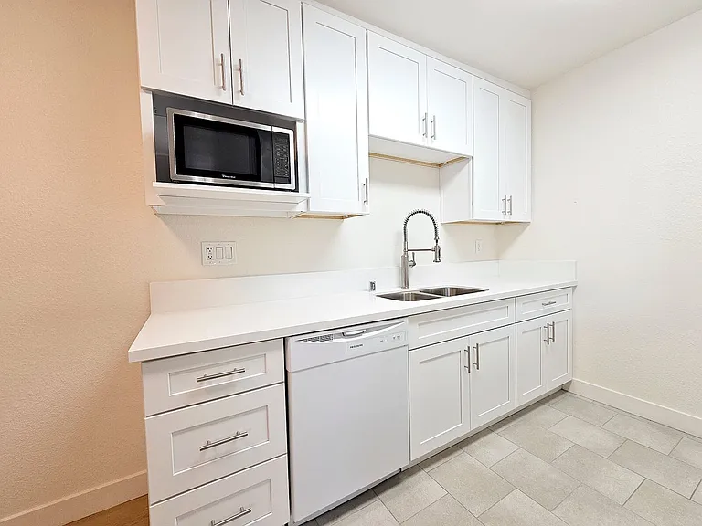 Parklane Apartments — Photo 62