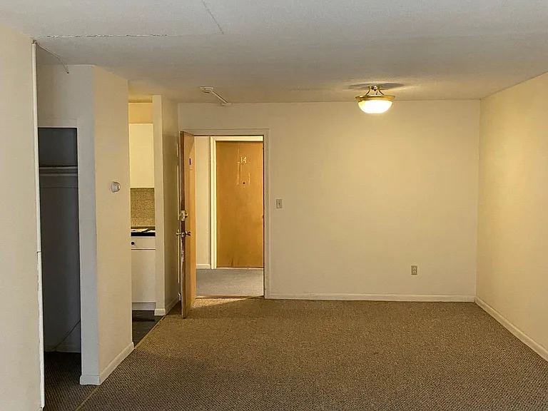 Pelham Street Apartments — Photo 29