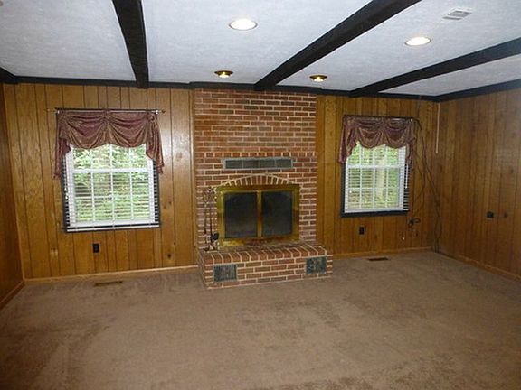 3rd image of 6113 Pella Ln