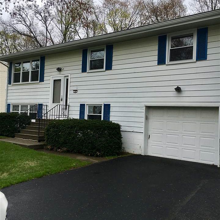 1st image of 18 S Royal Dr