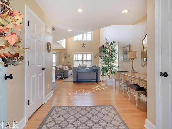 2nd image of 4 Rock Garden Ct APT 2