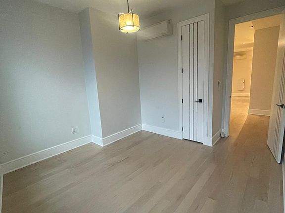5th image of 542 Newark Ave #3K