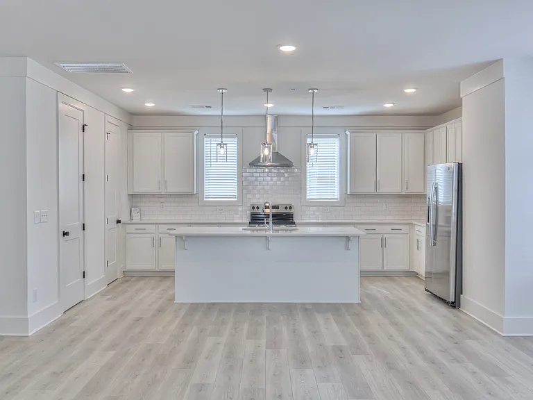 1589 Residences — Photo 22