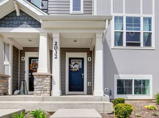 2032 Yellowstone Blvd, Mundelein, IL 60060