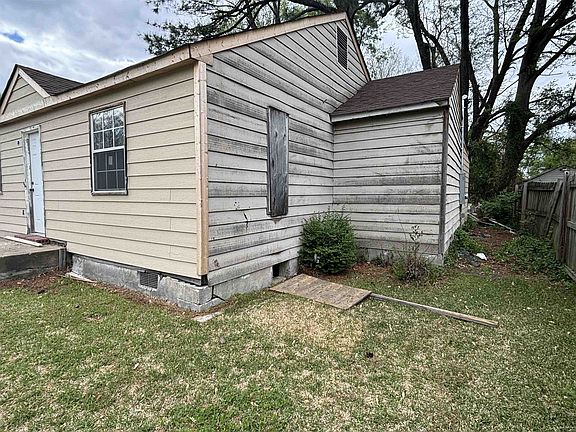 2nd image of 2904 Barron Ave