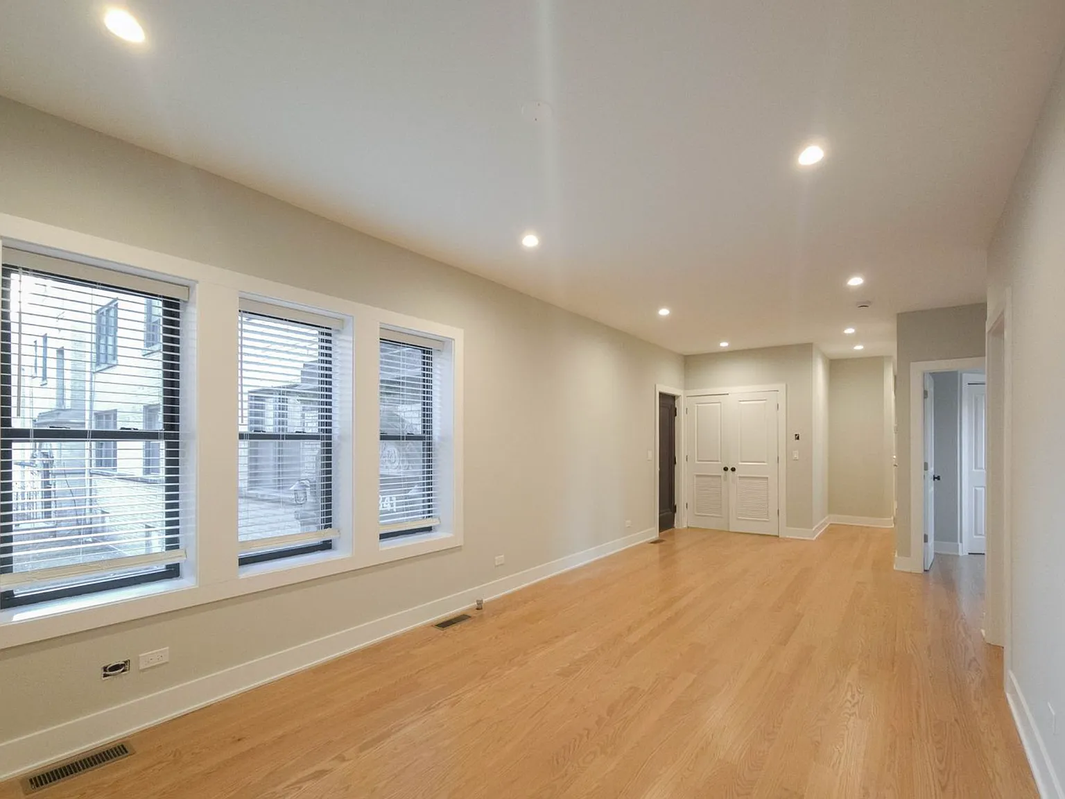 2 bed, 925 sqft, $2,950 — Photo 2