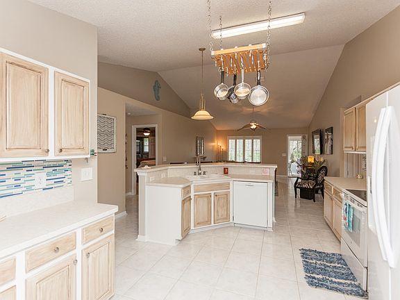 5th image of 18 Beachside Dr
