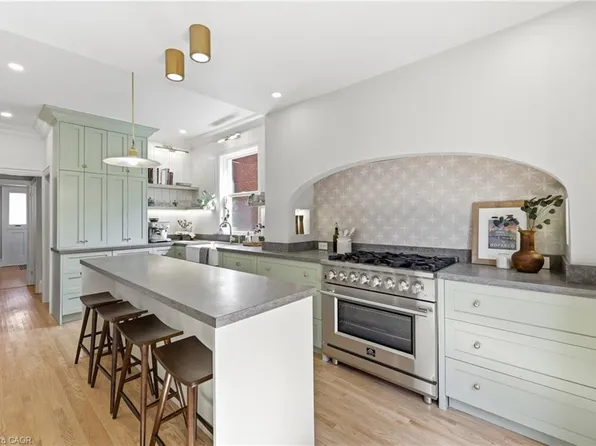 70 Gage Ave S, Hamilton, ON L8M 3C9