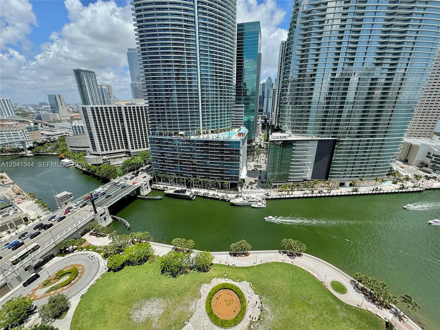 Iconbrickell Condo No 1 — Photo 4