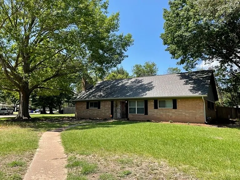 5719 Fairview Dr — Photo 1