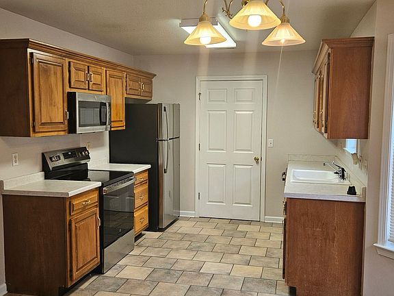 5th image of 1126 Fuller Glen Cir