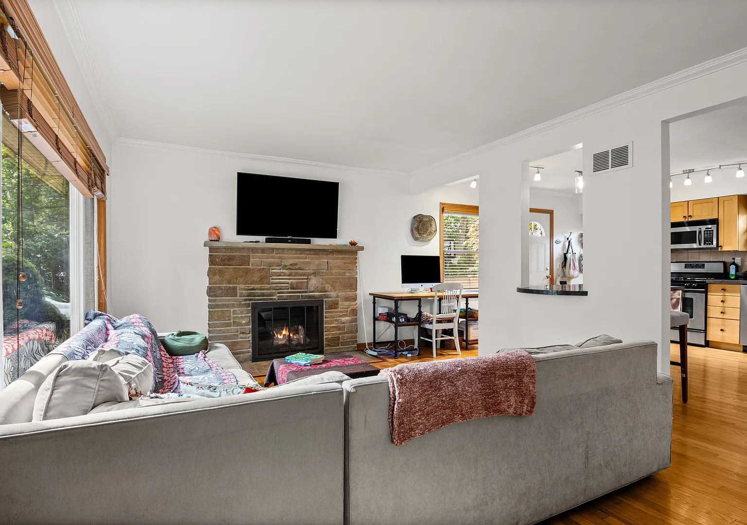 3 bed, 1662 sqft, $3,350 — Photo 4