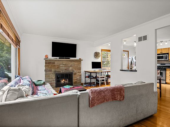 4th image of 8536 Kedvale Ave