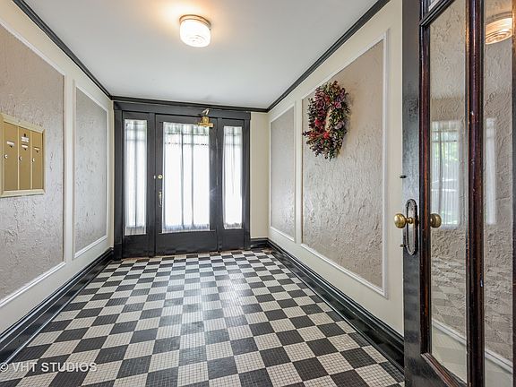 2nd image of 3933 N Paulina St