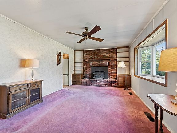 5th image of 2584 Hampton Ave