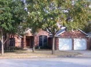 1144 Greendale Dr, Bedford, TX 76022
