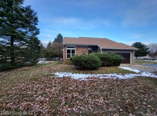 3432 Timberview Trl, Lapeer, MI 48446