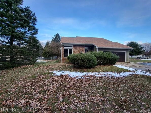 3432 Timberview Trl, Lapeer, MI 48446