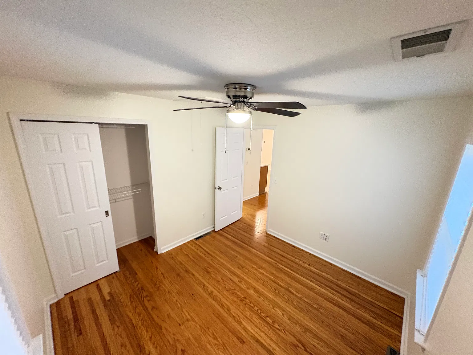 3 bed, 1088 sqft, $1,350 — Photo 4