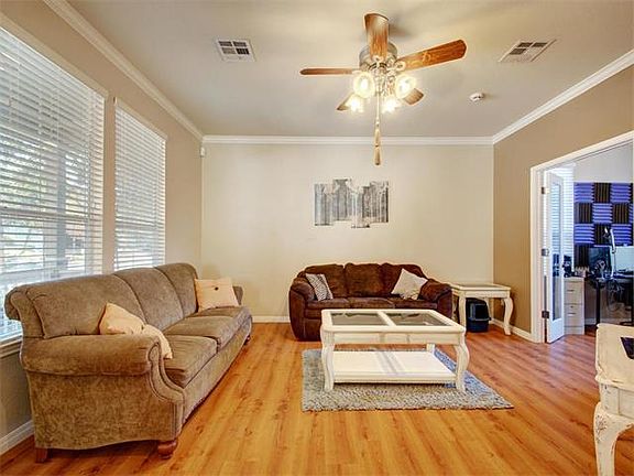 5th image of 1219 Peyton Pl