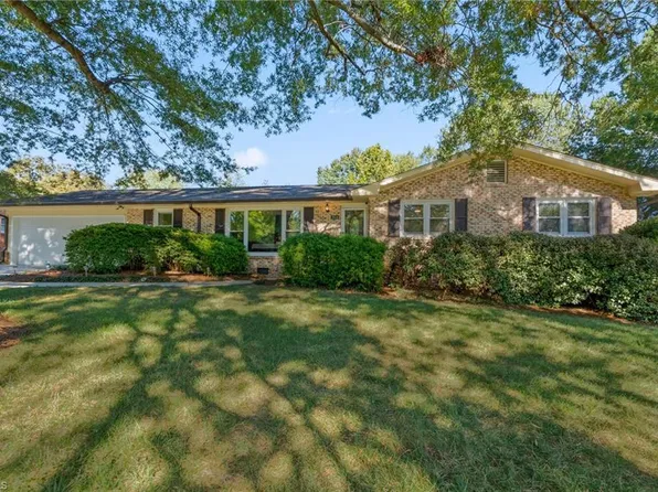 3514 Imperial Dr, High Point, NC 27265