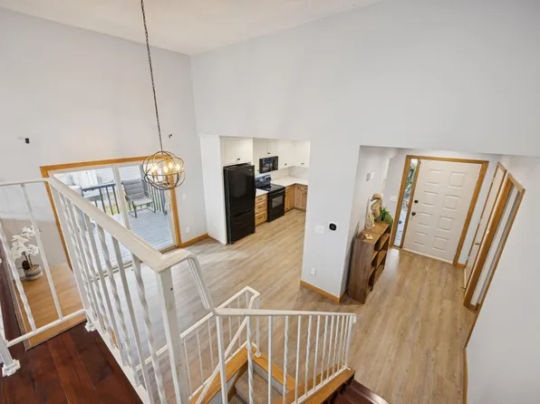 10485 Lee Dr, Eden Prairie, MN 55347