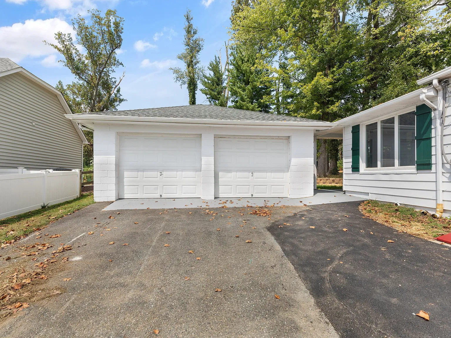 5 bed, 2359 sqft, $3,150 — Photo 3