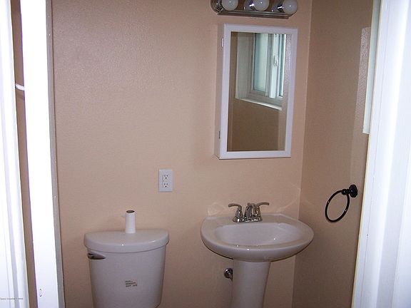 5th image of 1422 Lark Ct